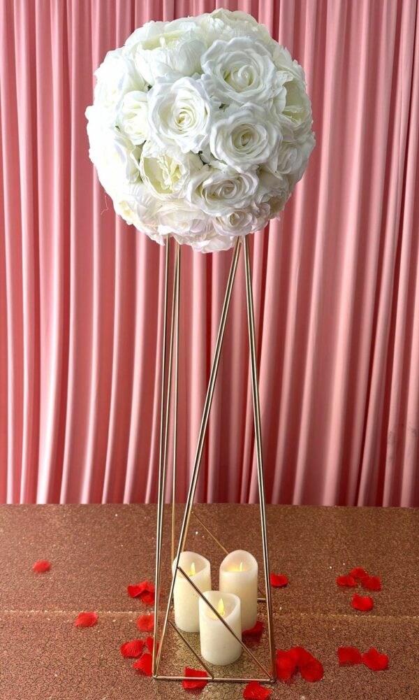 Colonne Atelier avec sa boule de fleurs